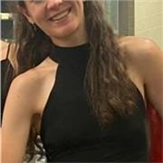 Empática, Responsable, trabajadora, profesora, violinista profesional y simpática.